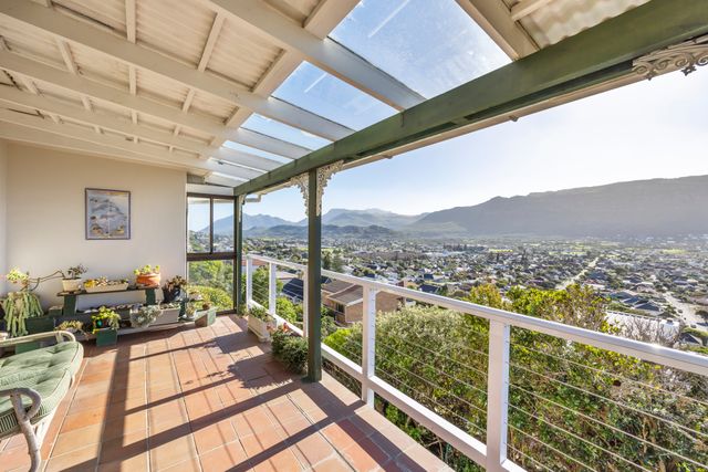 To Let 6 Bedroom Property for Rent in Fish Hoek Western Cape
